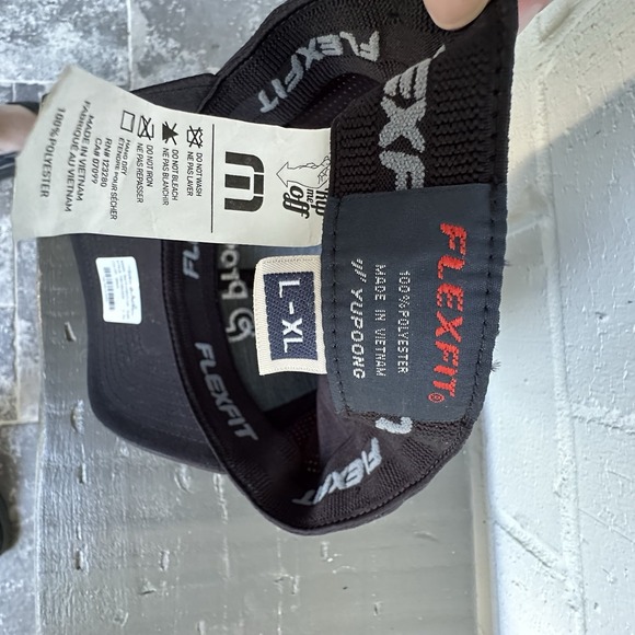 TRAVIS MATHEW Size L-XL Black Original Flexfit Golf Hat Rad Flexback Cap‎ - Picture 7 of 9
